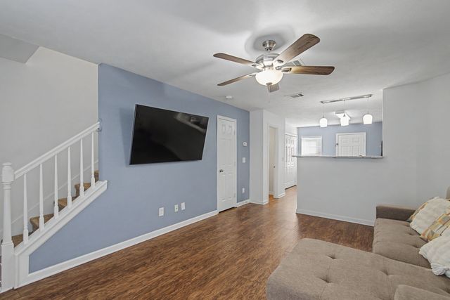 8060 Logan Dr, La Vergne, TN 37086