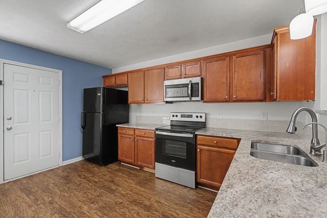 8060 Logan Dr, La Vergne, TN 37086