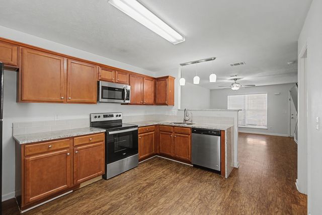 8060 Logan Dr, La Vergne, TN 37086