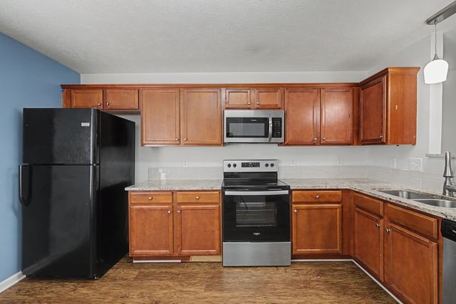 8060 Logan Dr, La Vergne, TN 37086