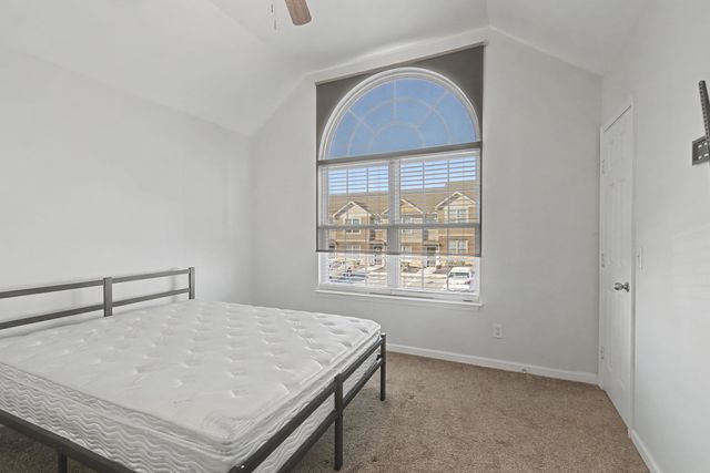 8060 Logan Dr, La Vergne, TN 37086