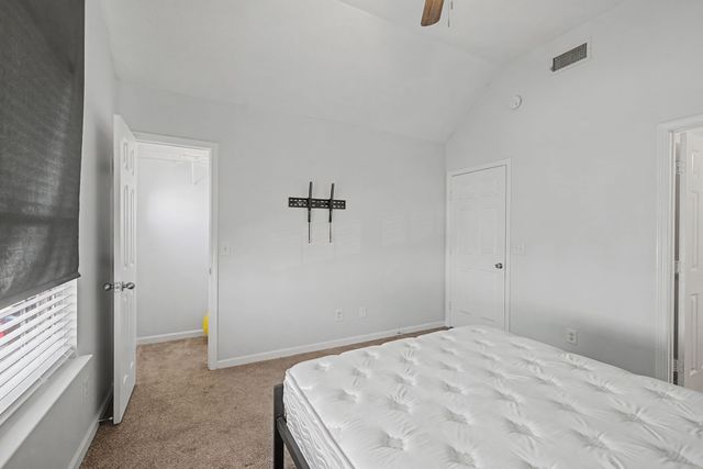 8060 Logan Dr, La Vergne, TN 37086