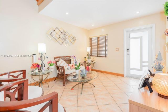 17360 NW 69th Ct 204, Hialeah, FL 33015