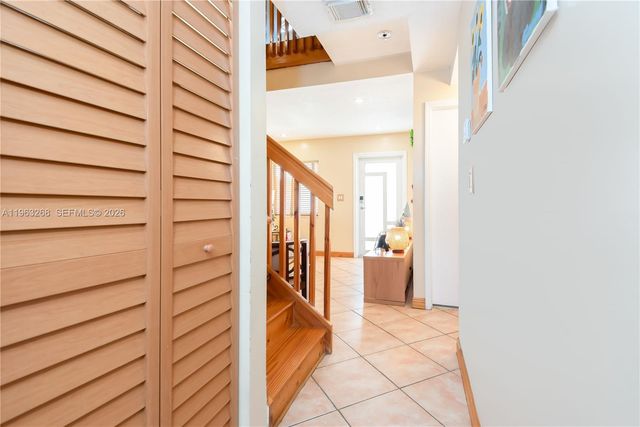 17360 NW 69th Ct 204, Hialeah, FL 33015