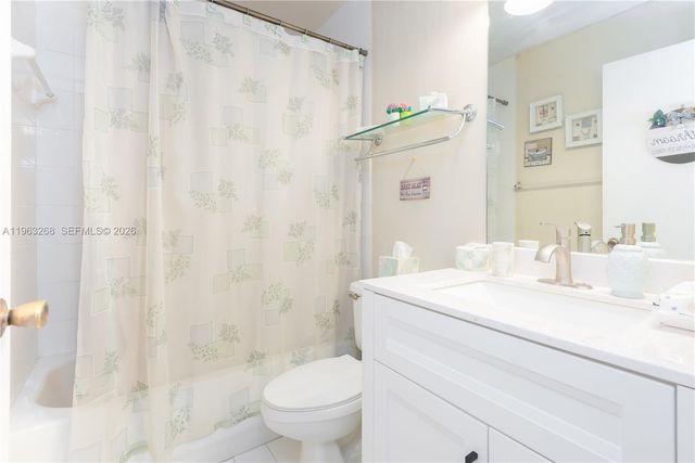 17360 NW 69th Ct 204, Hialeah, FL 33015