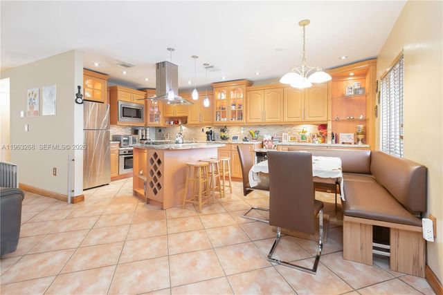 17360 NW 69th Ct 204, Hialeah, FL 33015