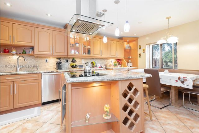 17360 NW 69th Ct 204, Hialeah, FL 33015