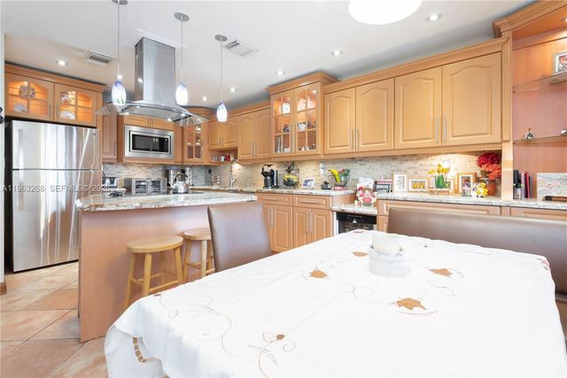 17360 NW 69th Ct 204, Hialeah, FL 33015