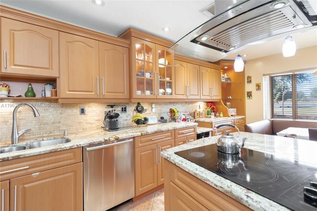 17360 NW 69th Ct 204, Hialeah, FL 33015