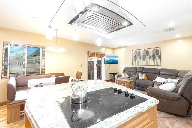 17360 NW 69th Ct 204, Hialeah, FL 33015