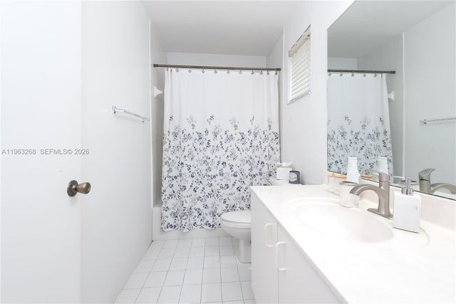 17360 NW 69th Ct 204, Hialeah, FL 33015