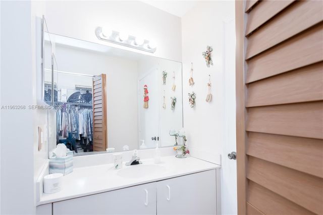 17360 NW 69th Ct 204, Hialeah, FL 33015