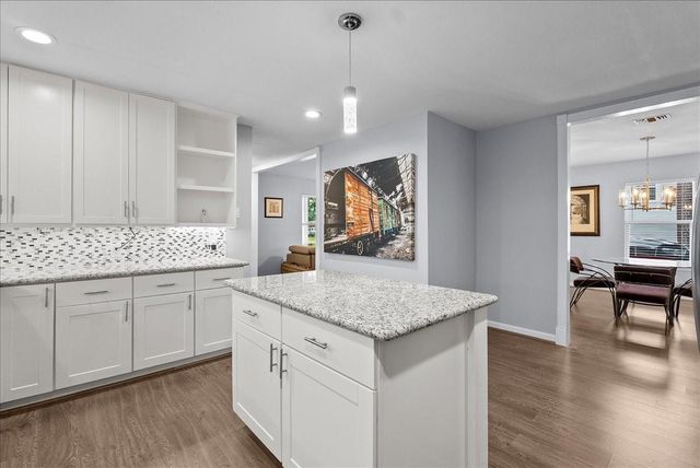 3715 Bayou Circle, Dickinson, TX 77539