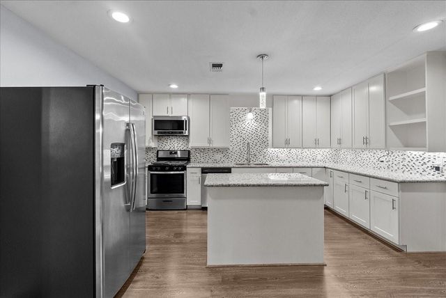3715 Bayou Circle, Dickinson, TX 77539