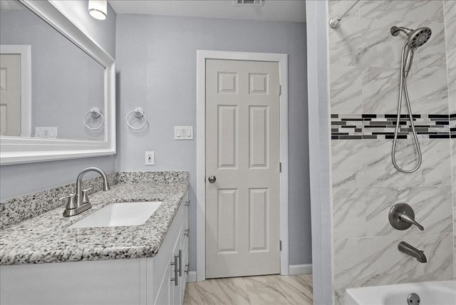 3715 Bayou Circle, Dickinson, TX 77539