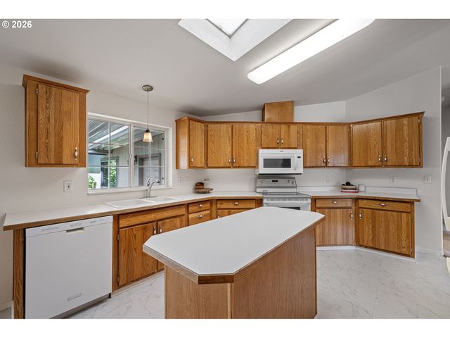 3220 CRESCENT Ave 39, Eugene, OR 97408