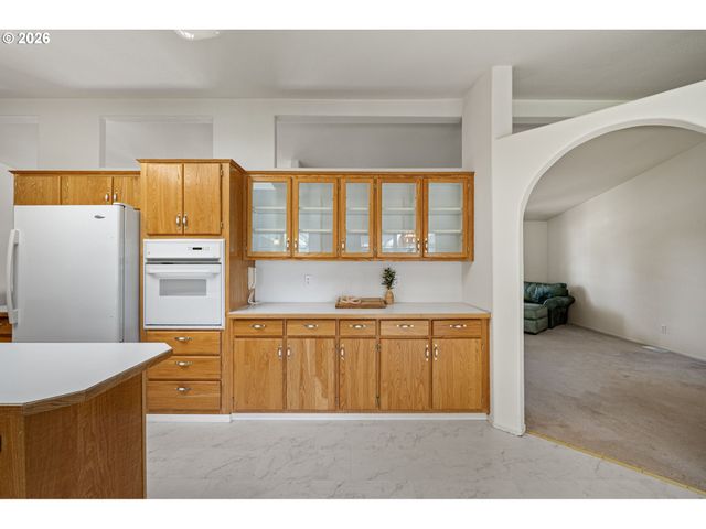 3220 CRESCENT Ave 39, Eugene, OR 97408