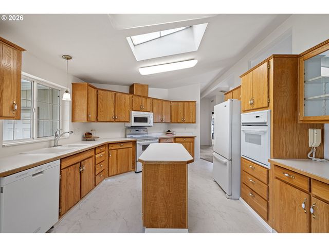 3220 CRESCENT Ave 39, Eugene, OR 97408