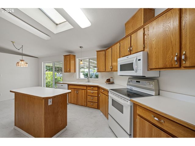 3220 CRESCENT Ave 39, Eugene, OR 97408
