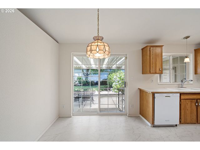3220 CRESCENT Ave 39, Eugene, OR 97408