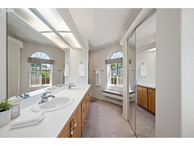 3220 CRESCENT Ave 39, Eugene, OR 97408