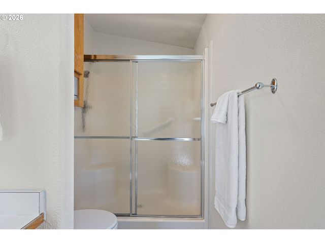 3220 CRESCENT Ave 39, Eugene, OR 97408