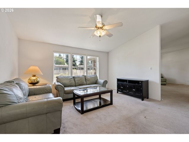 3220 CRESCENT Ave 39, Eugene, OR 97408