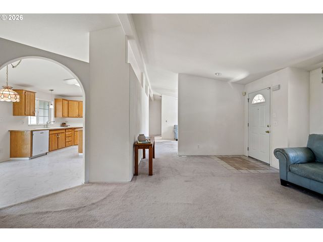 3220 CRESCENT Ave 39, Eugene, OR 97408
