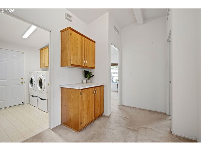 3220 CRESCENT Ave 39, Eugene, OR 97408