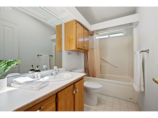 3220 CRESCENT Ave 39, Eugene, OR 97408