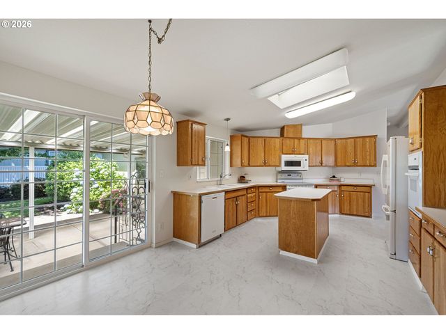 3220 CRESCENT Ave 39, Eugene, OR 97408