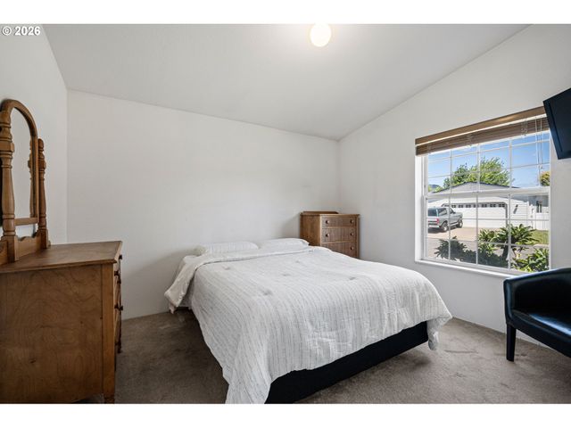 3220 CRESCENT Ave 39, Eugene, OR 97408