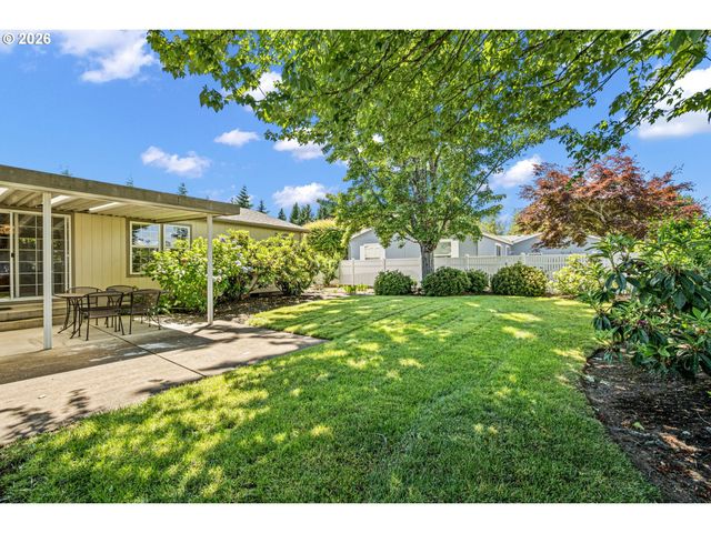 3220 CRESCENT Ave 39, Eugene, OR 97408