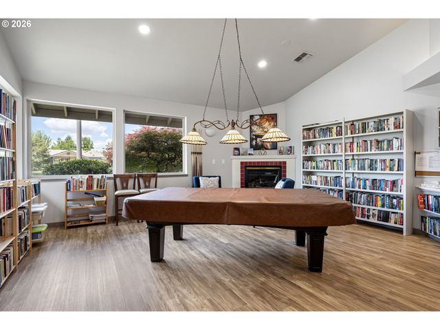 3220 CRESCENT Ave 39, Eugene, OR 97408