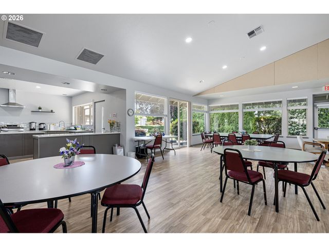 3220 CRESCENT Ave 39, Eugene, OR 97408
