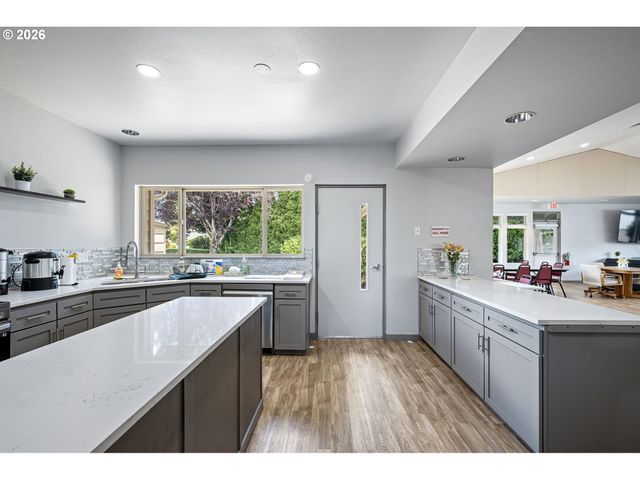 3220 CRESCENT Ave 39, Eugene, OR 97408