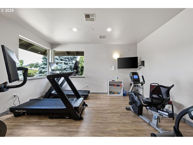 3220 CRESCENT Ave 39, Eugene, OR 97408