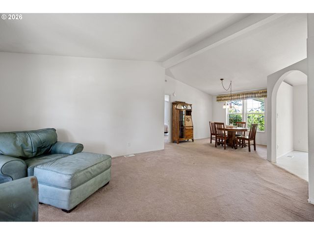 3220 CRESCENT Ave 39, Eugene, OR 97408