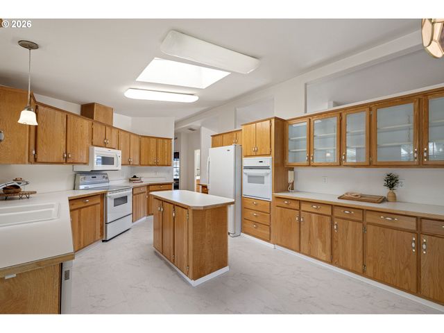 3220 CRESCENT Ave 39, Eugene, OR 97408