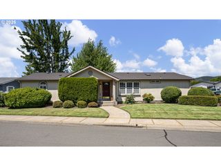 3220 CRESCENT Ave 39, Eugene, OR 97408