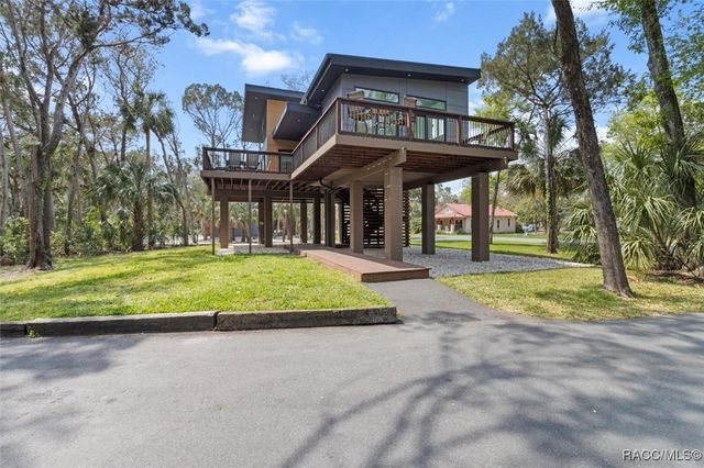 5937 S Mason Creek Road, Homosassa, FL 34448