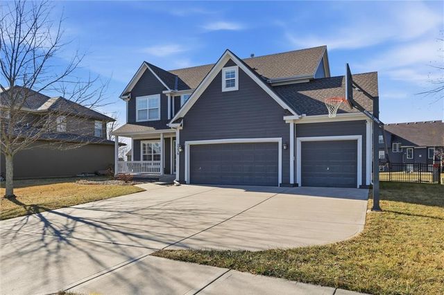 2236 SW Hawk View Road, Lee's Summit, MO 64082