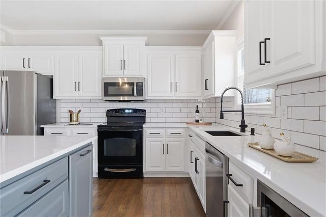 2236 SW Hawk View Road, Lee's Summit, MO 64082