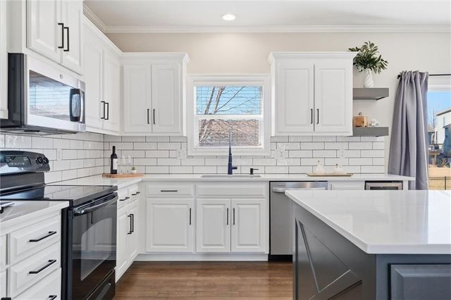 2236 SW Hawk View Road, Lee's Summit, MO 64082