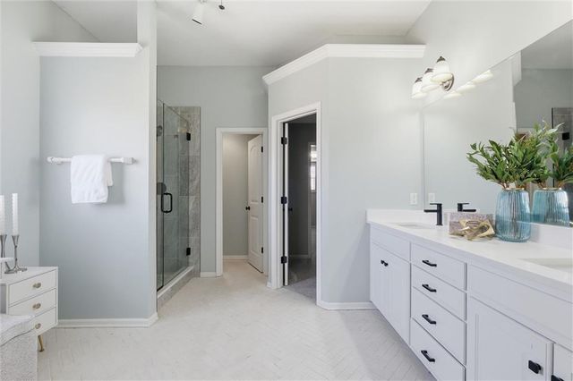 2236 SW Hawk View Road, Lee's Summit, MO 64082