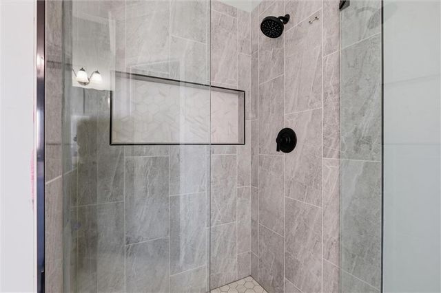 2236 SW Hawk View Road, Lee's Summit, MO 64082