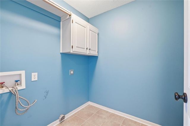 2236 SW Hawk View Road, Lee's Summit, MO 64082