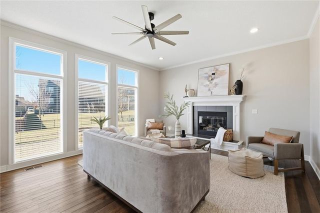 2236 SW Hawk View Road, Lee's Summit, MO 64082