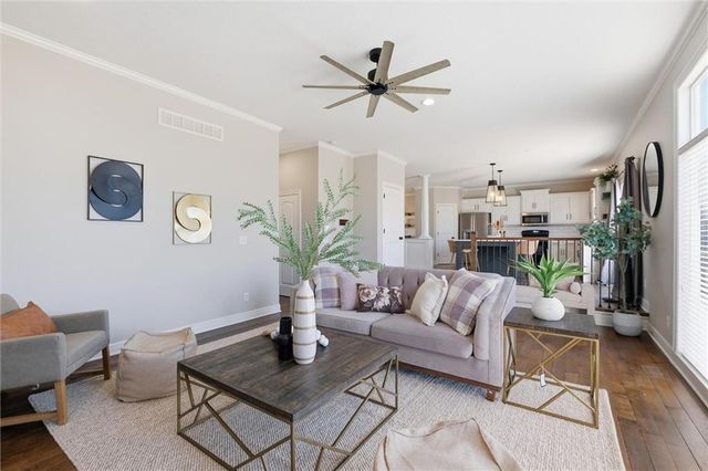 2236 SW Hawk View Road, Lee's Summit, MO 64082