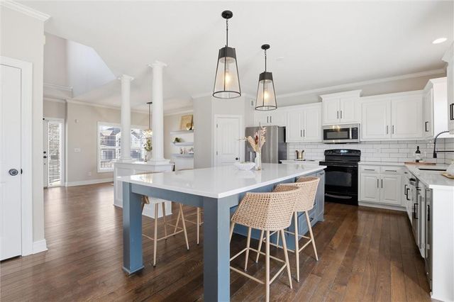 2236 SW Hawk View Road, Lee's Summit, MO 64082